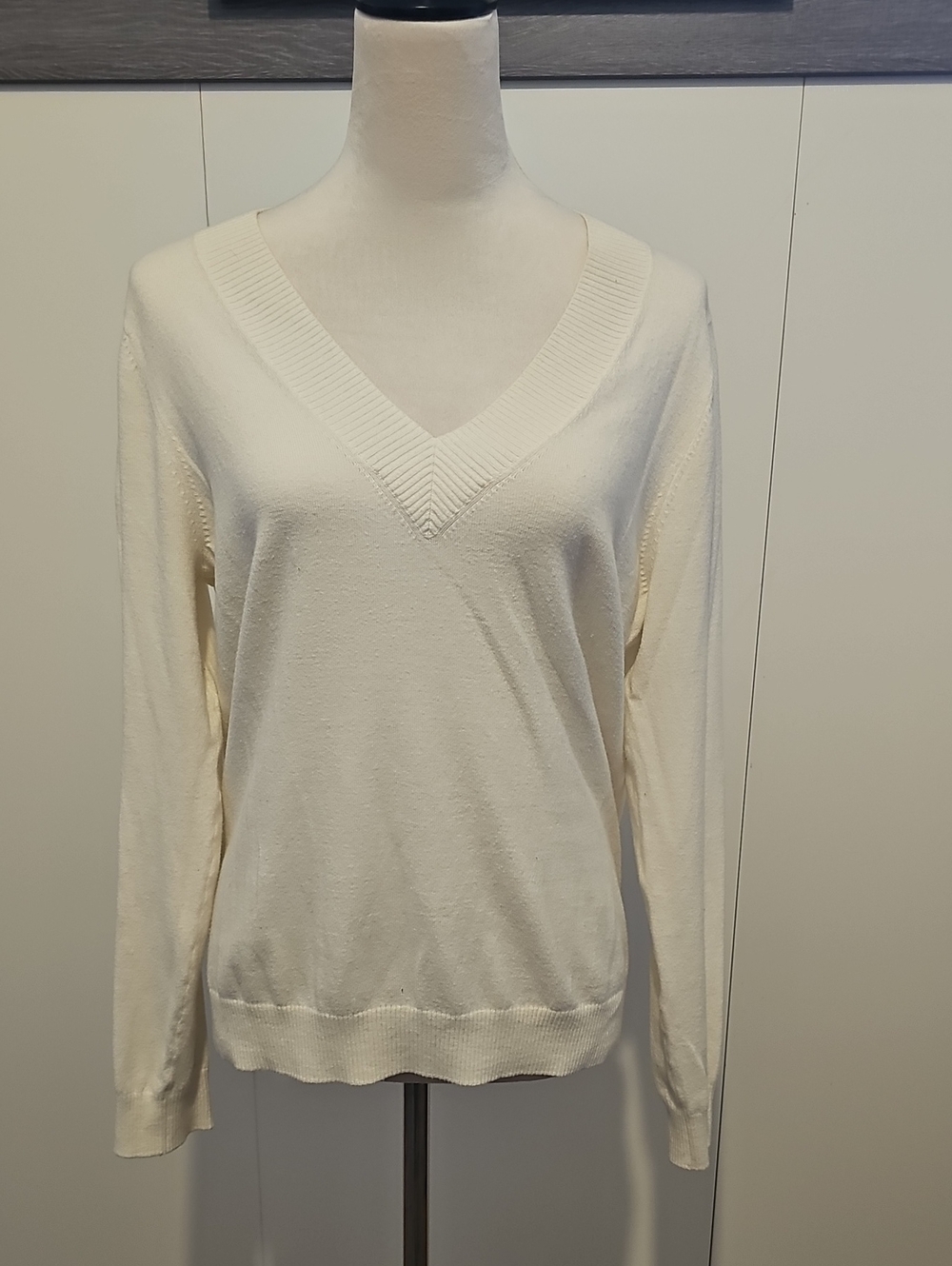 Lands' End Women's V-Neck Sweater in Cream